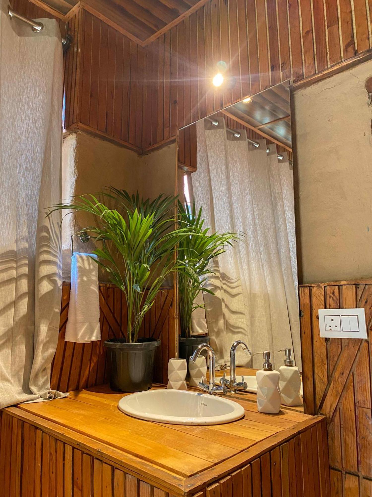 Whoopers Boutique Resort Jibhi Экстерьер фото